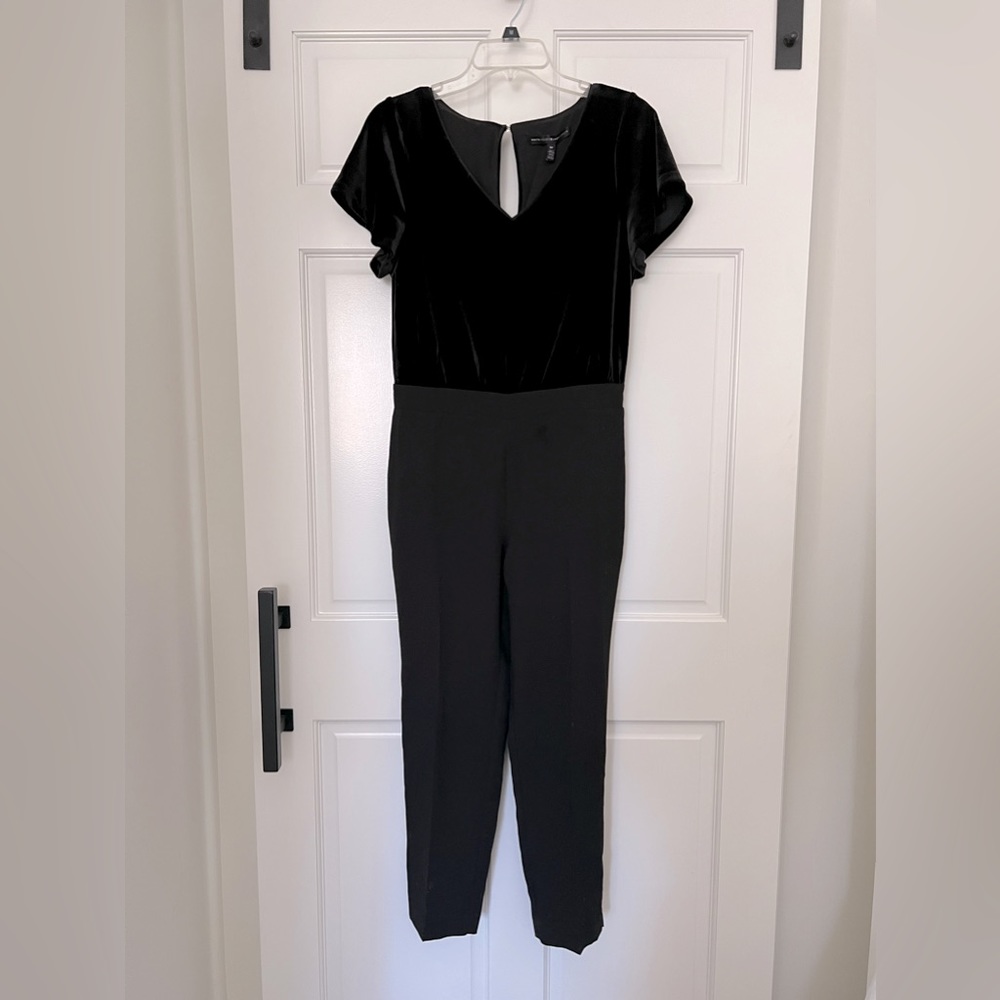 🖤🖤WHBM Velvet-Top Short Sleeve Romper🖤🖤